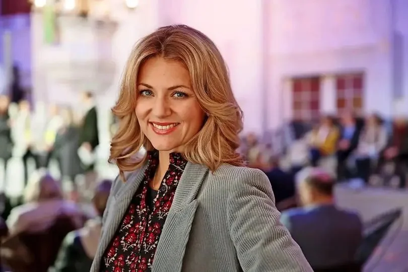 Ella Endlich Frühes Leben und Hintergrund