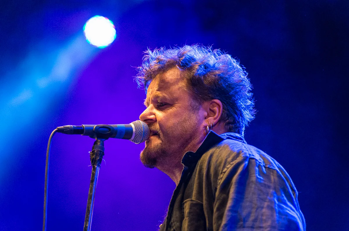 Büne Huber Frühes Leben und Hintergrund