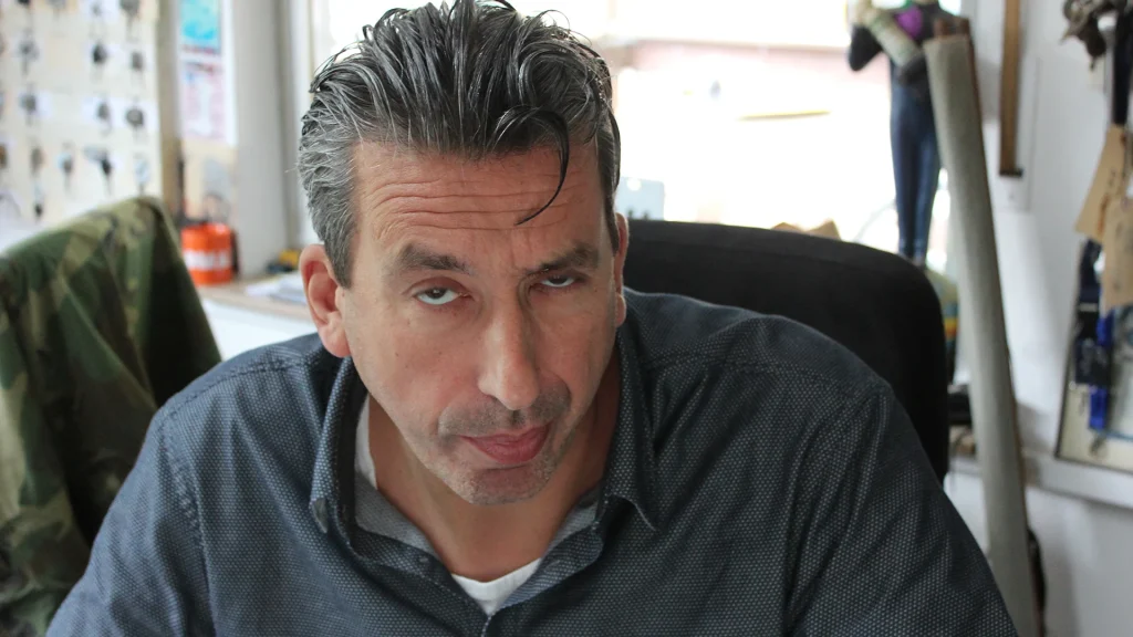 Michael Manousakis Frühes Leben und Hintergrund