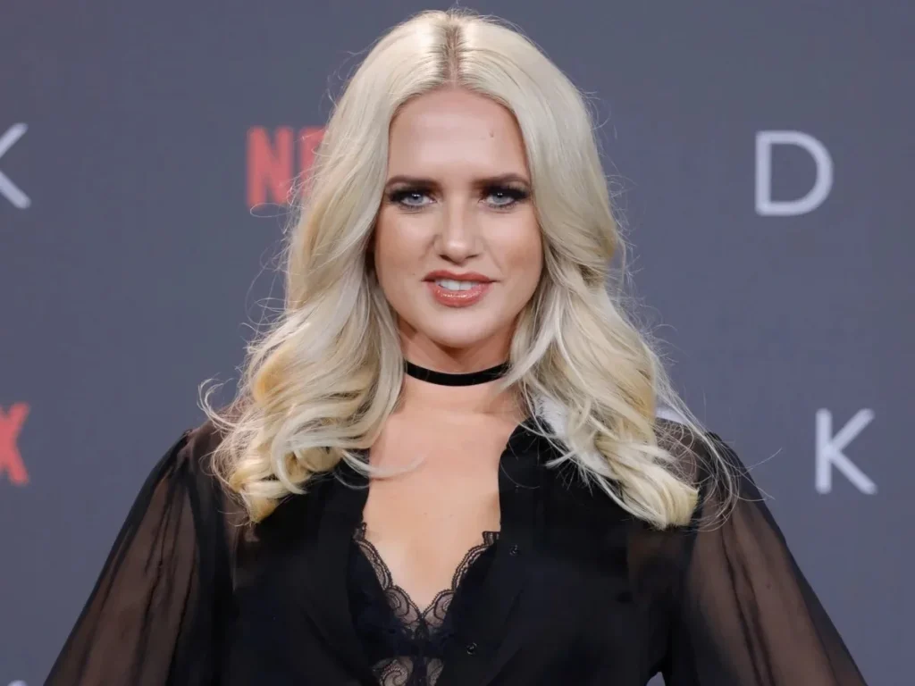 Sarah Knappik Frühes Leben und Hintergrund