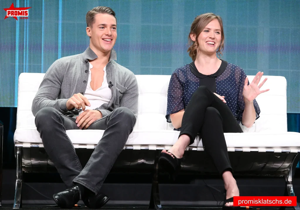 Emily Cox Persönliches Leben