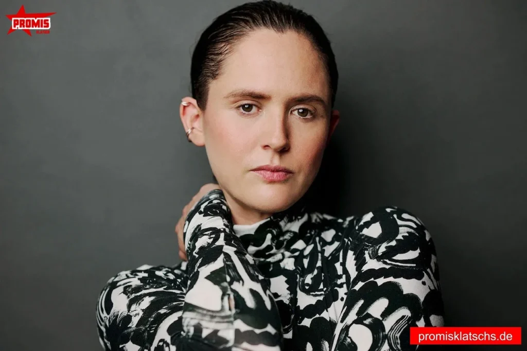 Emily Cox Karrierebeginn