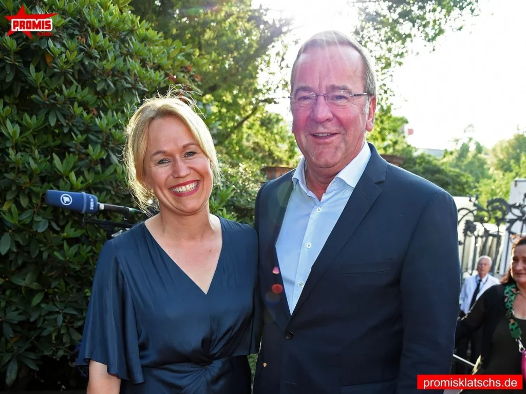 Julia Schwanholz  Karriere