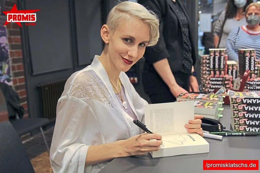 Lisa Eckhart Frühes Leben und Ausbildung