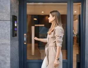 Integration von Smart Security und schlüssellosem Zugang