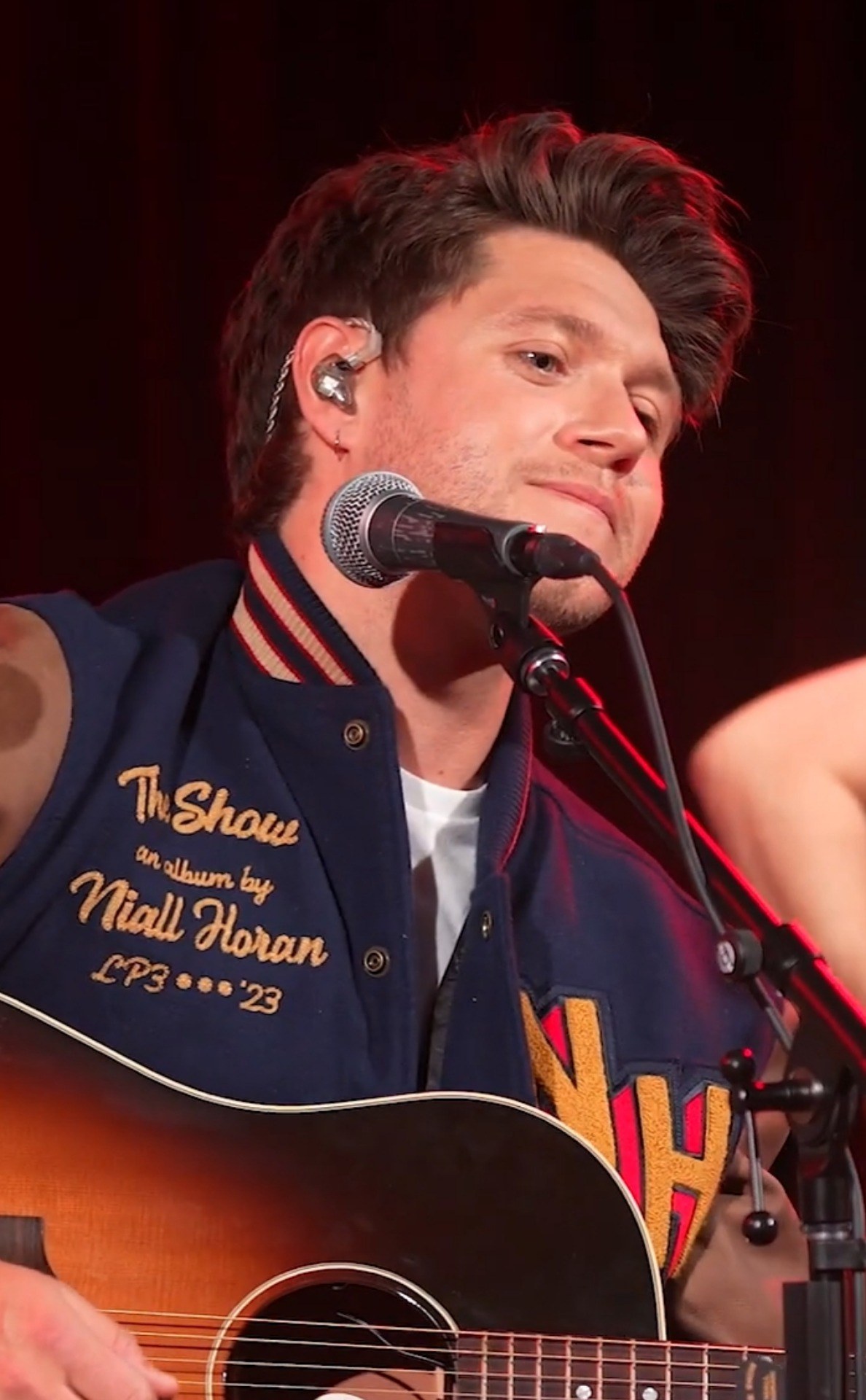 Niall Horan auf der Bühne vor Publikum